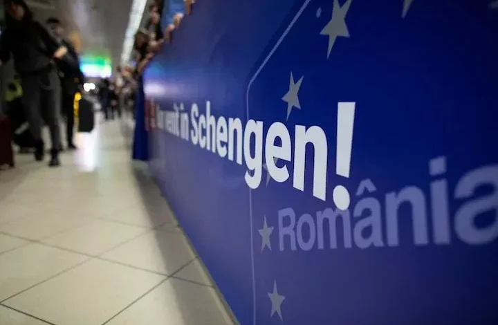 Bulgaristan Schengen Bölgesi'ne katıldı 1 Avusturya'nın göç ve yolsuzluk gibi gerekçelerle aldığı veto kararını geri çekmesinin ardından, Bulgaristan ve Romanya'nın karadan da Scgengen'e dahil olmasının önündeki son engel de ortadan kalktı.