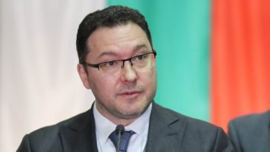Bulgaristan İçişleri Bakanı Daniel Mitov, 1,2 promilin üzerinde alkol tespit edilen sürücülerin ehliyetlerinin ömür boyu alınması gerektiğini söyledi.