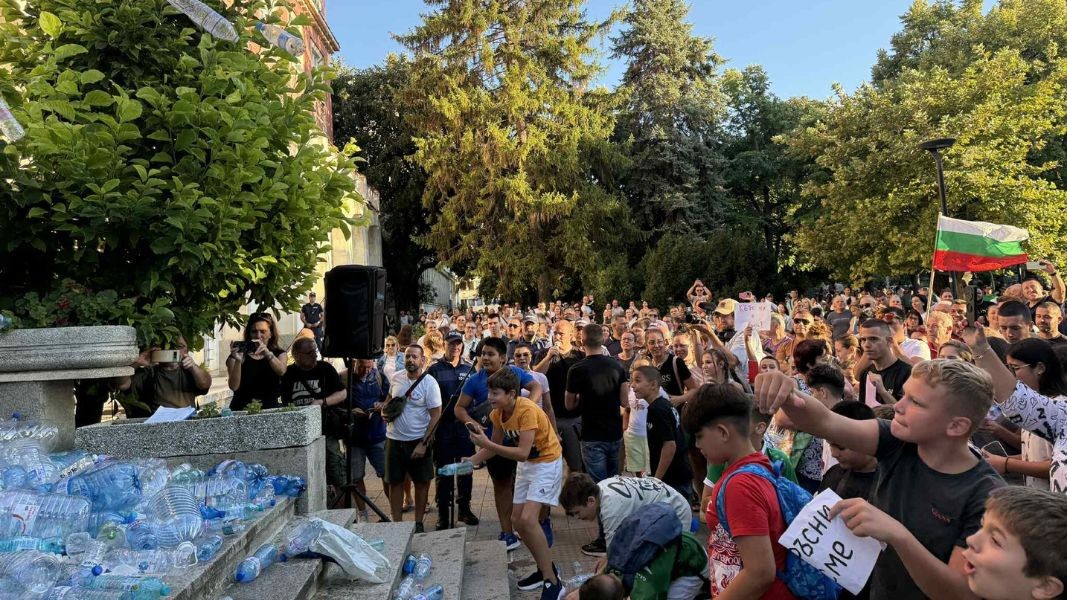 Su Kirizi sayfalarımızdan Bulgaristan ve tüm dünyada yakın gelecekte sorun olacak su krizi ile ilgili gelişmeleri takip edebilirsiniz.