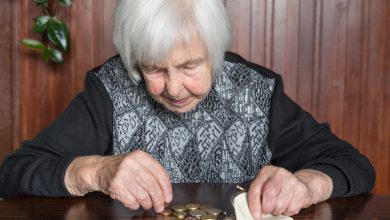 Bulgaristan’ın 2026 yılı itibarıyla Avro’ya geçiş süreci yaklaşırken, emeklilerin endişelerini gidermek için kapsamlı bir bilgilendirme hamlesi başlatıldı.