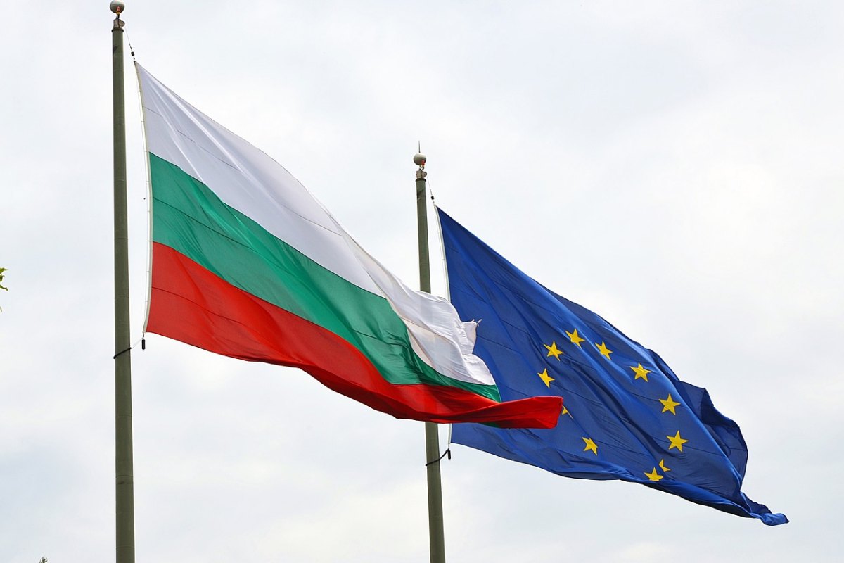 Bulgaristan’da oturum izni alan yabancılar, Avrupa Birliği içinde serbest dolaşım ve çalışma hakkına giden yolda önemli bir avantaj kazanıyor.