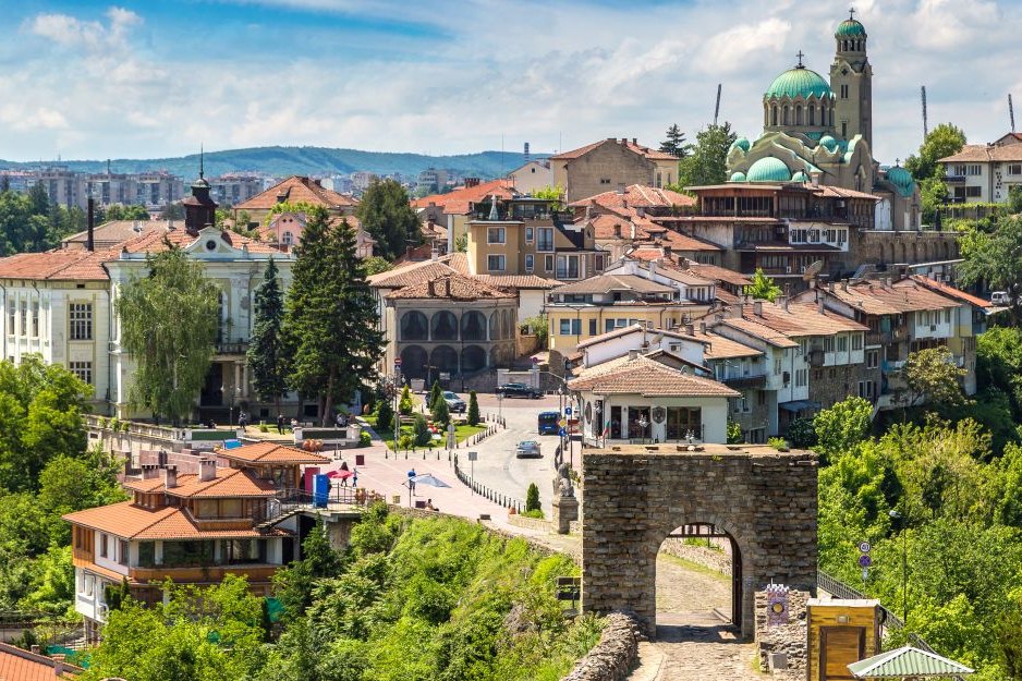 Bulgaristan’da oturum izni yenilemek isteyen yabancılar için 2025 yılıyla birlikte daha net kurallar getirildi.