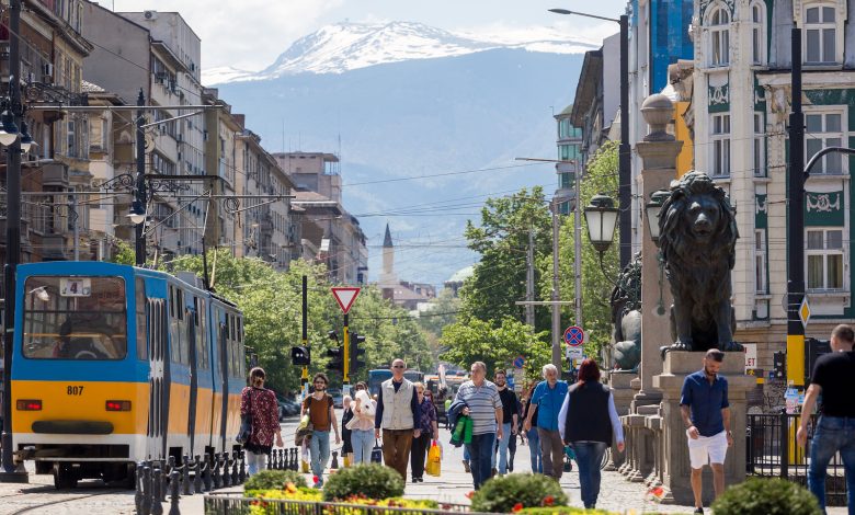 Yunanistan ve Bulgaristan’ın sınır komşusu olması, tarihi bağlar ve Avrupa Birliği üyeliği, Türk vatandaşlarının oturum izni başvurularını artırdı.