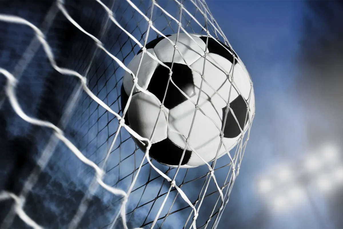 Bulgaristan’da futbol camiası sarsıldı. Ülkenin birinci ve ikinci liglerinde forma giyen 46 futbolcu, antrenör ve kulüp görevlisinin 2024/25 sezonunda kendi lig maçlarına bahis oynadığı tespit edildi.