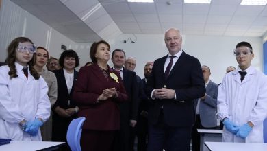 Bulgaristan Başbakanı Rosen Jeliyazkov, Pernik kentinde iki yeni eğitim merkezinin açılışını yaptı.