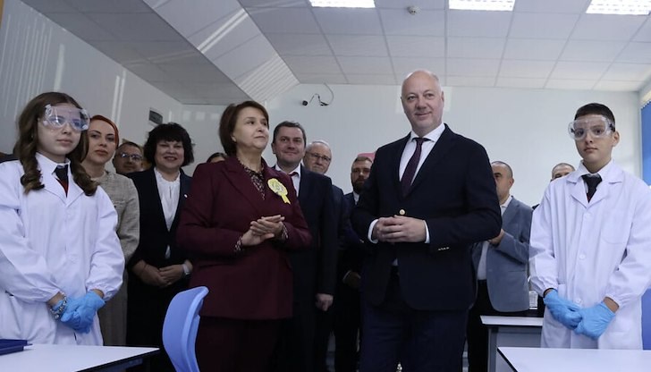 Bulgaristan Başbakanı Jeliyazkov: Eğitim, ulusun en güçlü inşa gücüdür 1 Bulgaristan Başbakanı Rosen Jeliyazkov, Pernik kentinde iki yeni eğitim merkezinin açılışını yaptı.