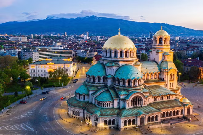 Türkiye’den Bulgaristan’a geçmek, hem tatil hem de ticaret açısından her yıl binlerce kişinin planlarında yer alıyor.