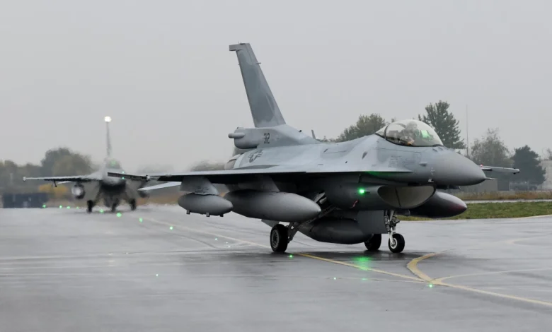 İki yeni F-16 Block 70 savaş uçağı Bulgaristan’da 1 Bulgaristan Hava Kuvvetleri filosuna iki yeni F-16 Block 70 tipi savaş uçağı daha katıldı. Böylece ülkenin ABD’den sipariş ettiği sekiz uçağın altısı teslim edilmiş oldu.
