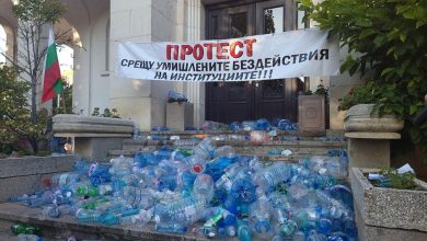 Bulgaristan’ın Plevne kentinde haftalardır süren su kesintilerine karşı düzenlenen protestolar, katılımın azalması ve organizatörlerin yorgunluğu gerekçesiyle sonlandırıldı.
