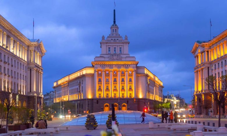 Bulgaristan’da uzun süreli oturma izni alan kişiler, belirli koşulların karşılanması halinde Avrupa’nın birçok noktasına ek vizeye ihtiyaç duymadan seyahat edebiliyor.