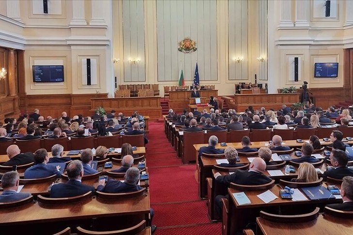 Özel sektöre ek vergi getiren 2026 bütçesi Bulgaristan genelinde büyük tepki topladı.