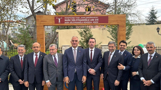 Türk spor tarihinin efsane ismi Naim Süleymanoğlu’nun Bulgaristan’da büyüdüğü ev, restorasyon çalışmalarının ardından “Anı Evi” olarak ziyarete açıldı.