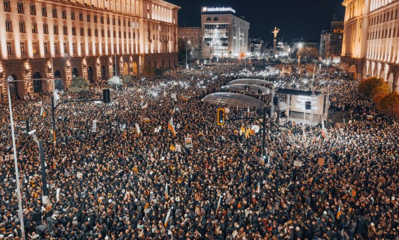 Bulgaristan’da başkent Sofya başta olmak üzere ülke genelinde düzenlenen kitlesel protestolarda hükümetin istifası talep edildi.