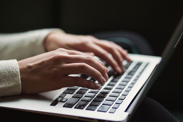 2025 verileri, Bulgaristan’da internet erişiminin hem haneler hem de bireyler düzeyinde hızla yaygınlaştığını ortaya koydu.
