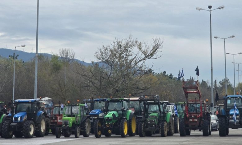 Yunanistan'daki eylemler kapsamında Bulgaristan sınırındaki Promahonas Sınır Kapısı kamyon geçişlerine kapatıldı.