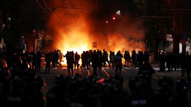 Sofya’da hükümet karşıtı protestolar derinleşiyor 6 Bulgaristan’ın başkenti Sofya’da akşam saatlerinde hükümet karşıtı spontane bir protesto gerçekleşti.