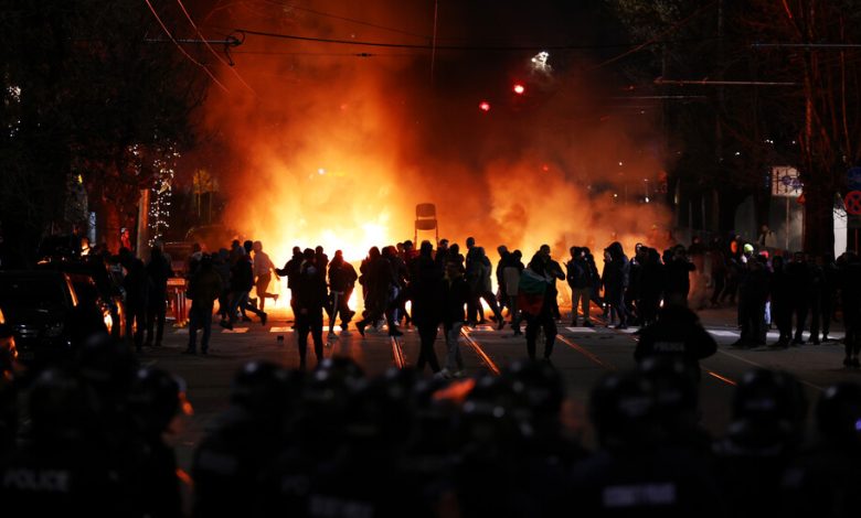 Bulgaristan’ın başkenti Sofya’da akşam saatlerinde hükümet karşıtı spontane bir protesto gerçekleşti.