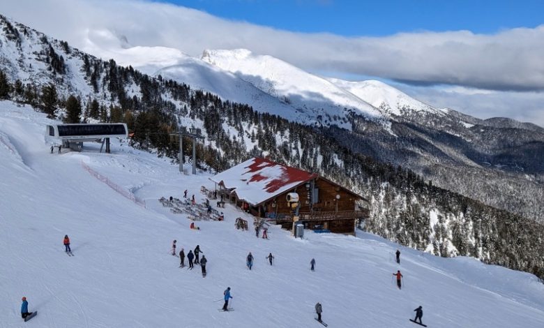 Bansko kayak rotası, 2.560 metreye uzanan pistleri ve 3 gece oda/kahvaltı + uçuş + vergi dahil WTS paketiyle bu kış daha da cazip bir hale geliyor.