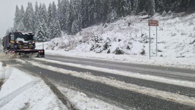 Bulgaristan’da yoğun kar yağışı hayatı durdurdu 3 Bulgaristan’da etkisini artıran kar yağışı ve fırtına nedeniyle yollar kapandı, geçitlerde trafik durma noktasına geldi