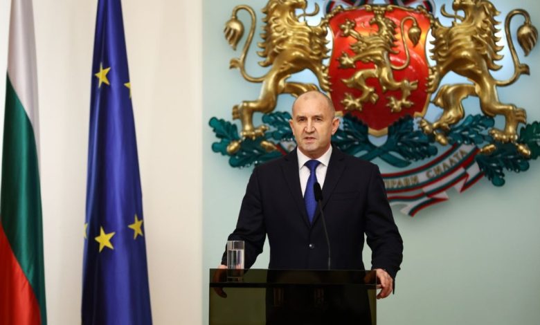 Erken seçim sürecine giren Bulgaristan’da Cumhurbaşkanı Rumen Radev’in “görevi bırakıyorum” açıklaması gündemi altüst etti.