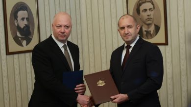 Bulgaristan’da hükümet arayışı başladı 3 Bulgaristan’da yeni hükümetin kurulması için başlatılan süreçte ilk adım atıldı. Cumhurbaşkanı Rumen Radev’in verdiği ilk yetki, kısa süre içinde boş olarak geri döndü.