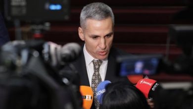 Başkakan Gyurov’dan sert mesaj: Ne senaristler ne savcılar bizi durdurur 5 Bulgaristan’da Başbakan Andrey Gyurov, İçişleri Bakanı’na yönelik “sindirme operasyonu” yürütüldüğünü savundu.