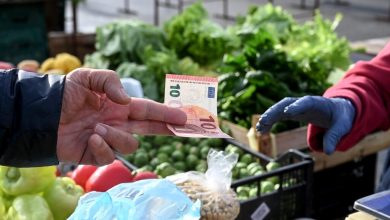 Bulgaristan’da euroya geçiş sorunsuz tamamlandı 2 Ocak 2026 itibarıyla euroya geçen Bulgaristan’da, bazı ürünlerde fiyat artışı görülse de yetkililer sürecin genel olarak başarılı ilerlediğini açıkladı.