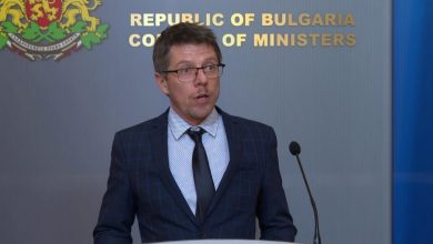 Stoil Tsitselkov özür diledi 2 Eski Başbakan Yardımcısı Stoil Tsitselkov, istifasının ardından kamuoyundan ve Spor Bakanı Dimitar İliev’den özür diledi.