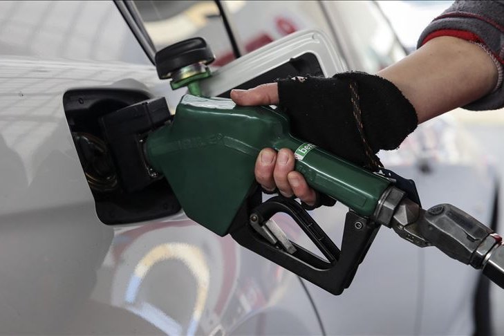 Bulgaristan’da akaryakıt fiyatları son günlerde hızla artarken, küresel petrol piyasasındaki yükseliş etkisini doğrudan hissettirdi.