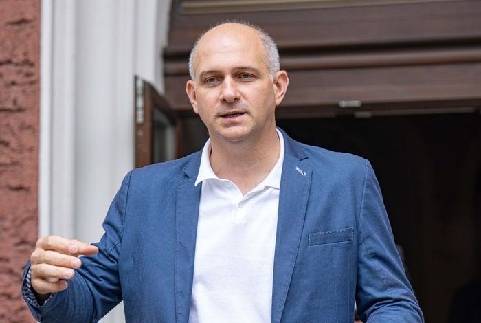 Bulgaristan’da yeni hükümette Kültür Bakanlığı için adı geçen Ulusal Tiyatro Müdürü Vasil Vasilev, sanat çevrelerinde tartışma başlattı.