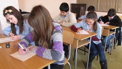 Bulgaristan’da Eğitim Sendikası, okullardaki ders içeriği yükünün bu yıl içinde azaltılması için hükümete çağrı yaptı.