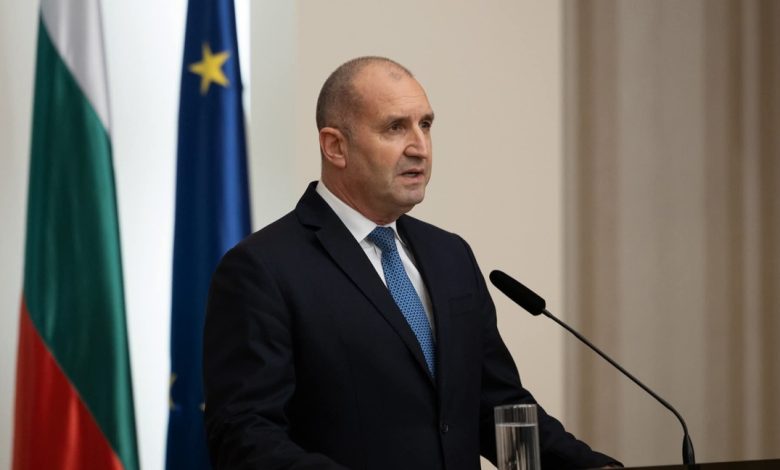 Bulgaristan’da seçim gününün ardından gelen ilk veriler, 52’nci Parlamento’da en güçlü siyasi oluşumun Rumen Radev’in partisi olacağını ortaya koydu.