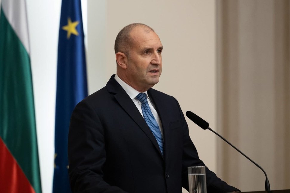 Bulgaristan’da seçim gününün ardından gelen ilk veriler, 52’nci Parlamento’da en güçlü siyasi oluşumun Rumen Radev’in partisi olacağını ortaya koydu.
