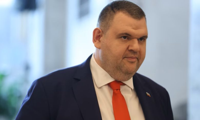 Bulgaristan’da seçim atmosferi sertleşirken, DPS lideri Delyan Peevski’den dikkat çeken açıklamalar geldi.
