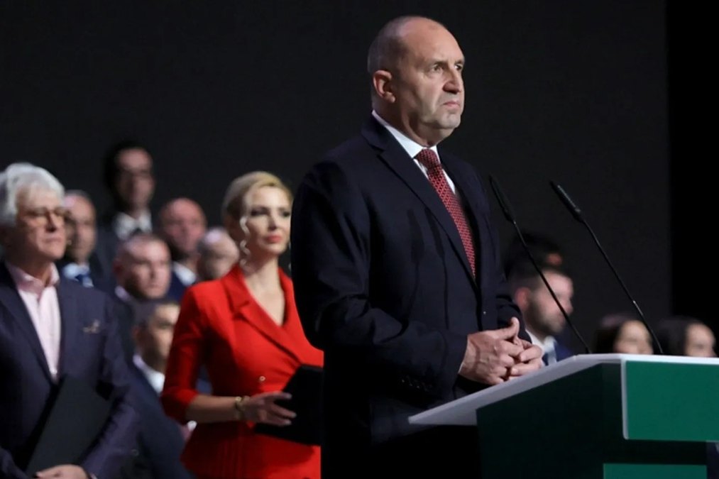 İliyana Yotova, 19 Nisan’daki parlamento seçimlerini kazanan İlerici Bulgaristan Partisi lideri Rumen Radev’e hükümeti kurma görevini verdi.