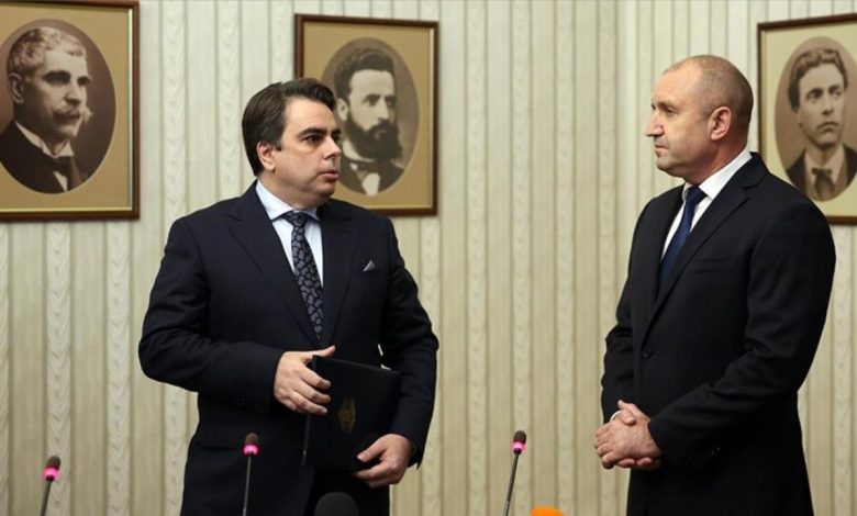 Bulgaristan’da eski maliye politikaları ve devlet kurumlarındaki atamalar üzerinden yeni bir siyasi tartışma başladı.