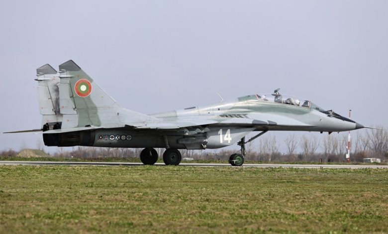 Uçak, Bulgaristan hava sahasına Tuna Nehri sınırı üzerinden girdikten sonra Bulgar Hava Kuvvetleri’ne ait MiG-29 tarafından karşılandı.
