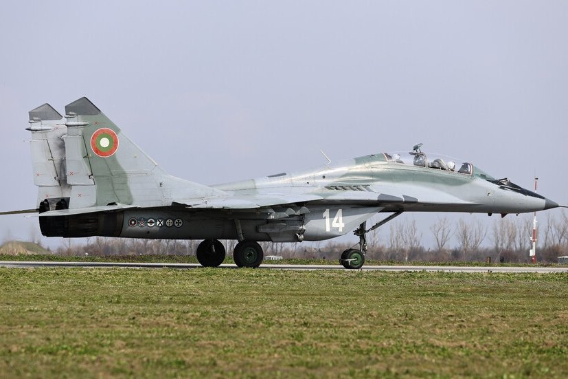 Uçak, Bulgaristan hava sahasına Tuna Nehri sınırı üzerinden girdikten sonra Bulgar Hava Kuvvetleri’ne ait MiG-29 tarafından karşılandı.