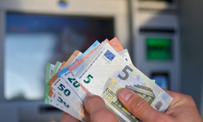 Avrupa Merkez Bankası’nın son yakınsama raporunda, euro bölgesine katılım sürecinde gerekli ilerlemeyi sağlayan tek AB ülkesinin Bulgaristan olduğu belirtildi.