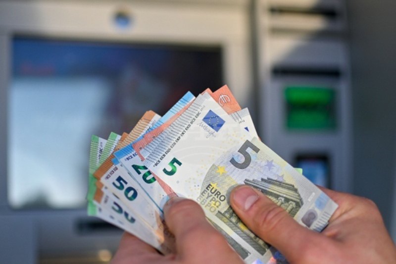 Avrupa Merkez Bankası’nın son yakınsama raporunda, euro bölgesine katılım sürecinde gerekli ilerlemeyi sağlayan tek AB ülkesinin Bulgaristan olduğu belirtildi.