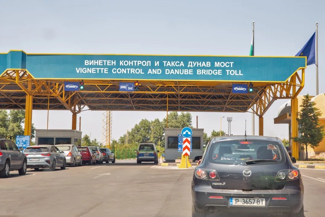 Bulgaristan’da vinyet ücretlerine zam! Yıllık ücret 64,50 euroya çıkacak 5 Bulgaristan’da karayolu kullanımında alınan vinyet ücretlerinin yüzde 30 artırılmasını öngören kararname taslağı kamuoyunun görüşüne sunuldu.
