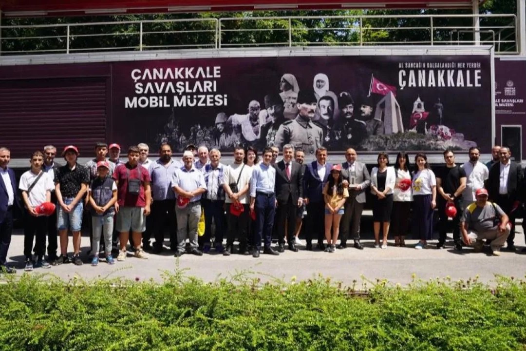 Çanakkale Savaşları Mobil Müzesi, Avrupa programı kapsamında Bulgaristan’ın Razgrad şehrinde ziyaretçilerle buluştu.