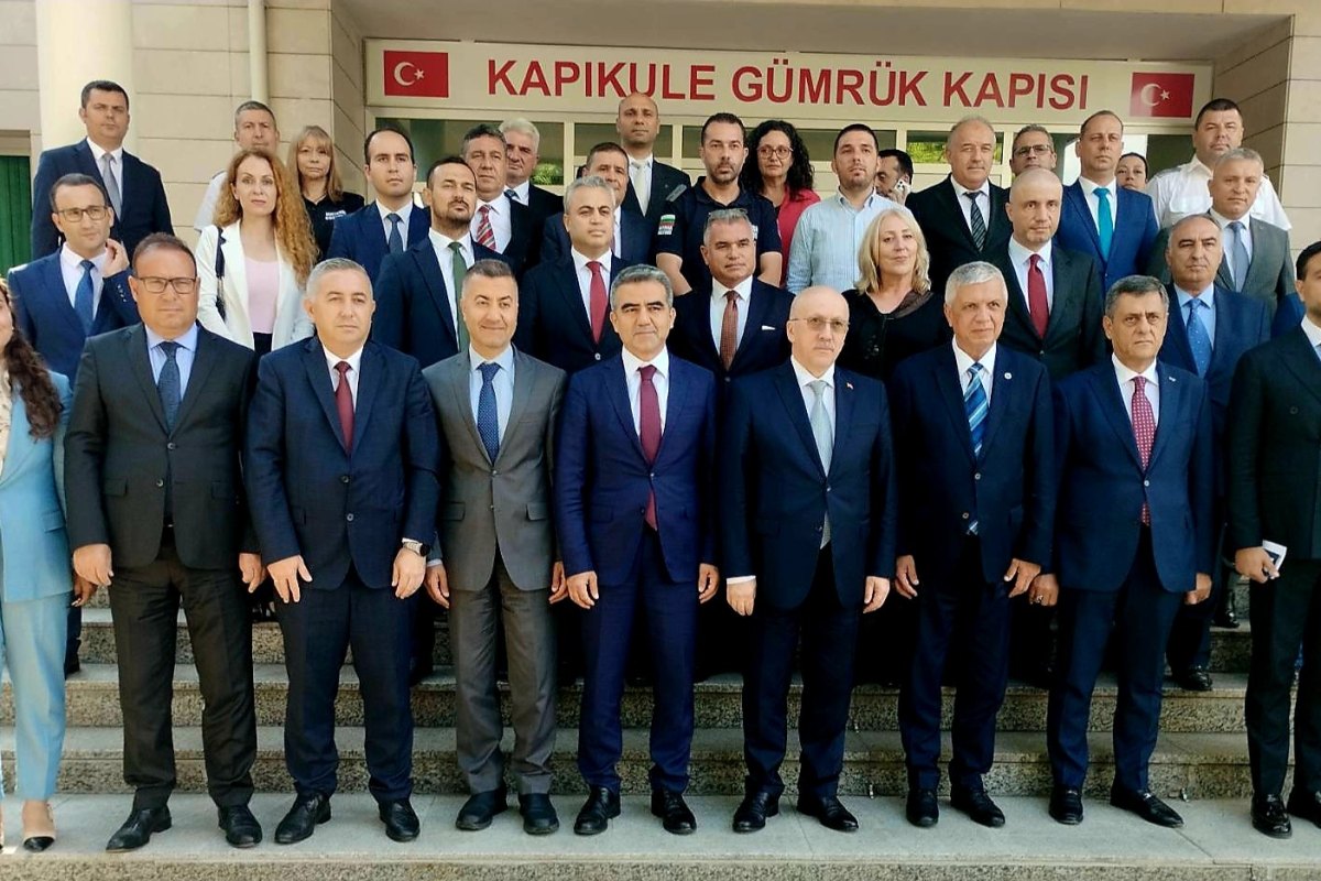 Türkiye ile Bulgaristan, yaz sezonuyla birlikte sınır kapılarında artan yoğunluğu ele aldı.