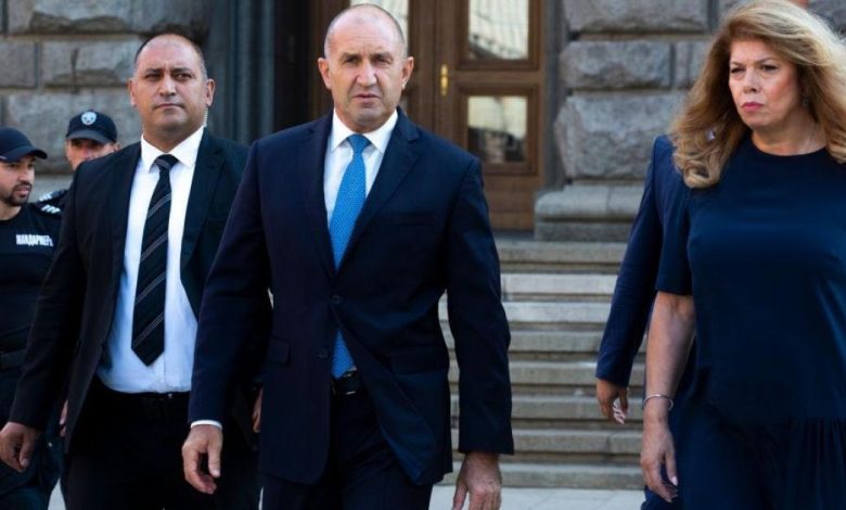 Bulgaristan’da hükümetin ilk 100 gününe ilişkin ankette Rumen Radev yönetiminin yüzde 42 destek aldığı görüldü.