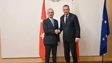 Sofya’da ulaşım zirvesi! Türkiye ile Bulgaristan yeni hatlar için masaya oturdu 2 Türkiye ile Bulgaristan arasındaki ulaştırma işbirliği, Sofya’daki kritik temaslarla yeniden hareketlendi.