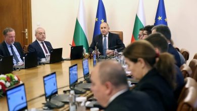 Bulgaristan Başbakanı Rumen Radev, uluslararası piyasalarda doğal gaz fiyatlarında yaşanan sert artışa rağmen hanelerde kullanılan elektrik ile merkezi ısıtma fiyatlarının gelecek sezon boyunca değiştirilmeyeceğini açıkladı.