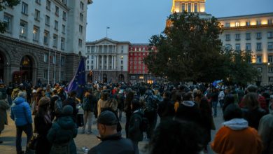 Bulgaristan’ın başkenti Sofya’da Cumhurbaşkanı İliyana Yotova ve Başbakan Rumen Radev’in güvenlik ve dış politika yaklaşımına karşı geniş katılımlı protesto düzenlendi.